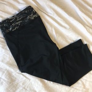 Black under armour workout capris